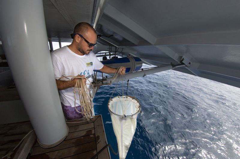 R4WO_MICROPLASTIC_SCIENTIFIC_STUDY_ANDREW_PARIS_TONGA_TO_FIJI_DEC_2018_PHOTO_PETER_CHARAF_R4W_8352_WEB.jpg