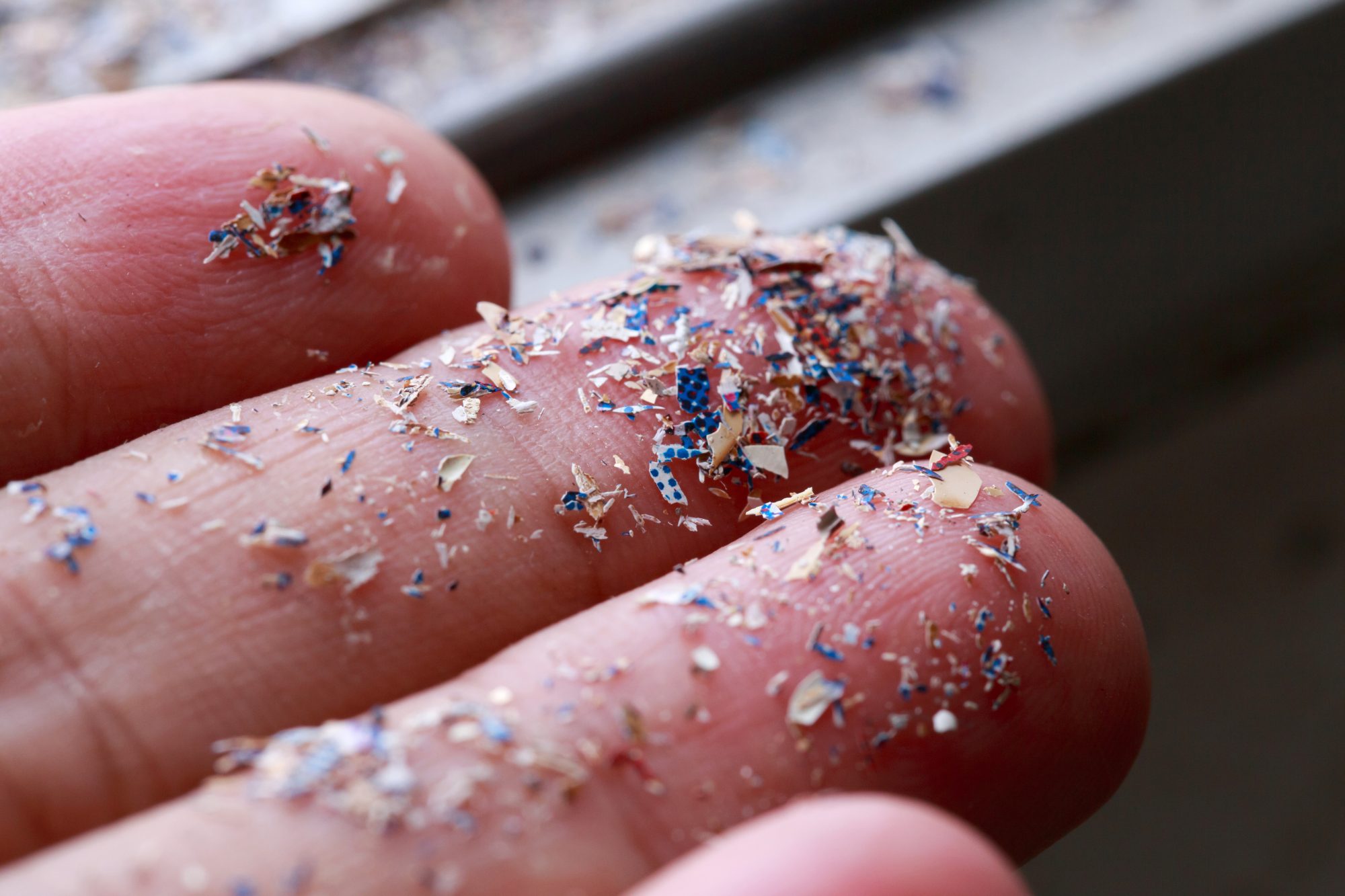 Detecting and catching microplastics in our tap water using light