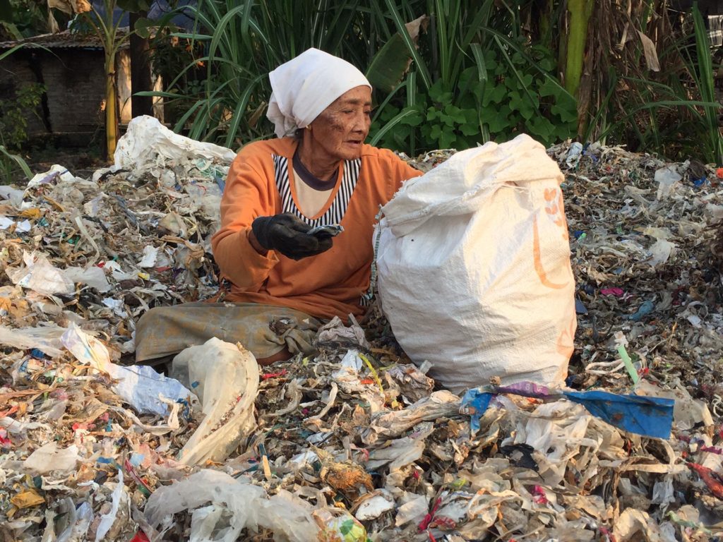 ODYSSEY #98 - Indonesia : Bangun plastic village (part 1)