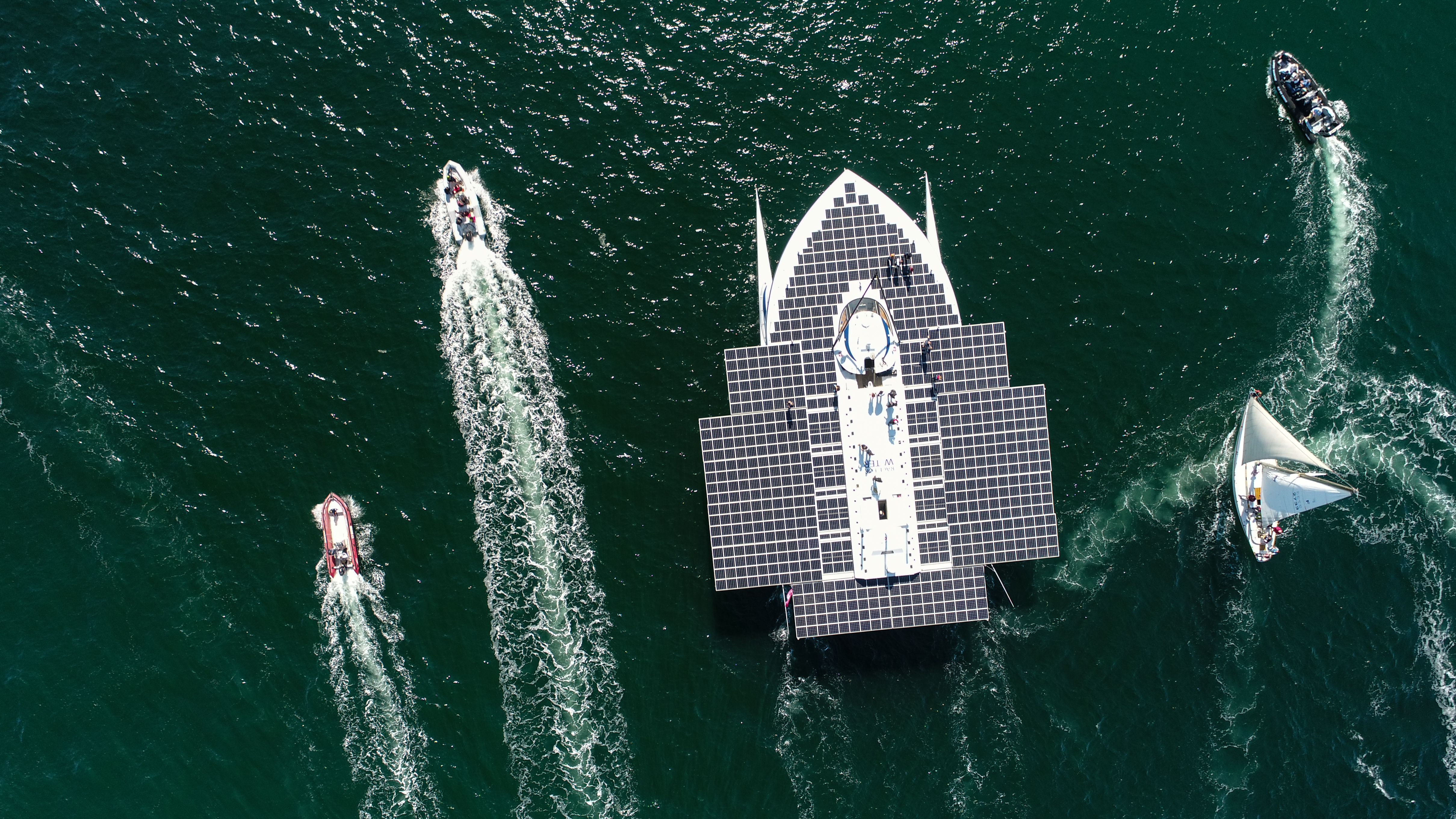 A machine that might save the oceans ? – Race for Water Odyssey